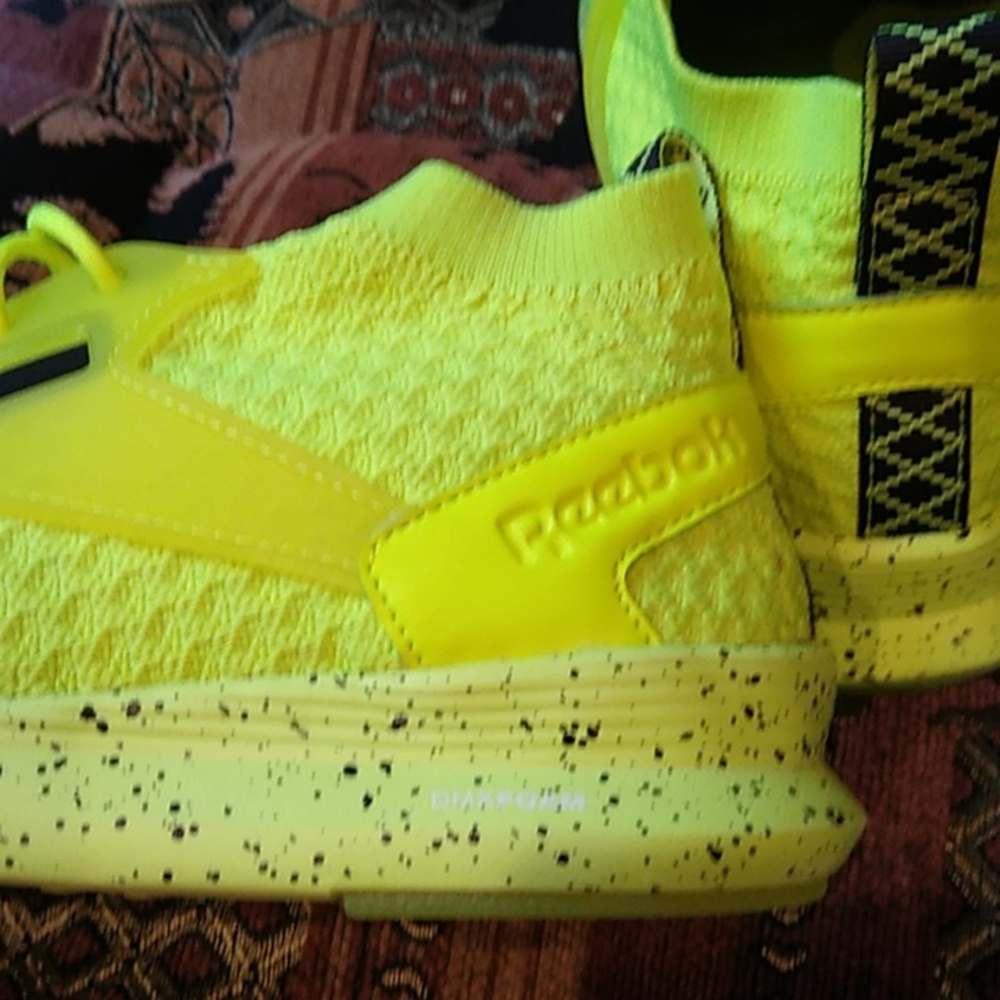 Reebok Zoku Runner Ultra Knit Is, BS56313 Solar Yellow Black White Men's Sz 9.5 - Picture 9 of 11